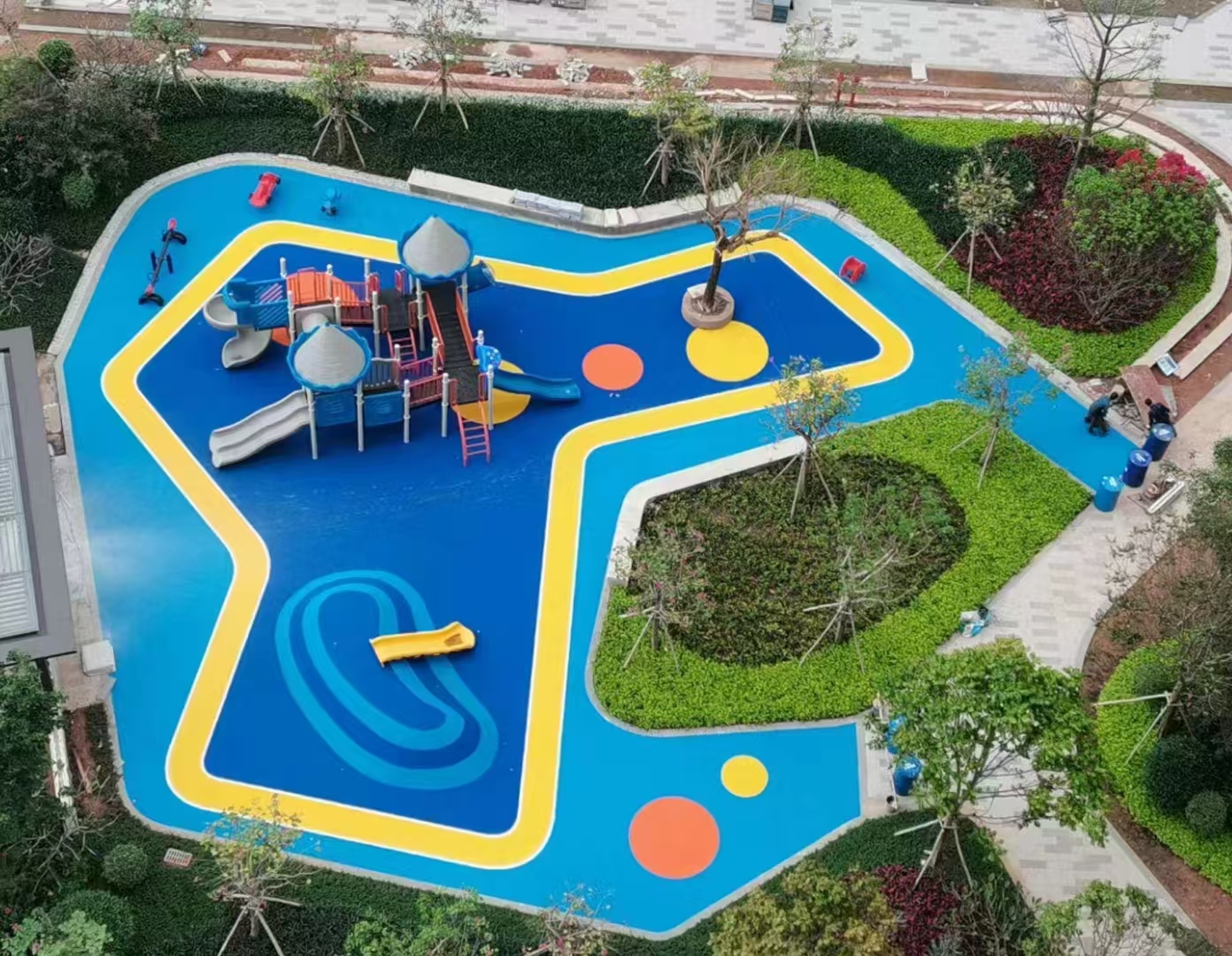 ѧУ���׶�԰������Ժ��С��������������ͯ���ֳ��ȸ����ܽ����أ�������ʩ�豸